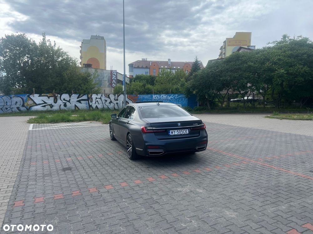 BMW Seria 7 745e - 15