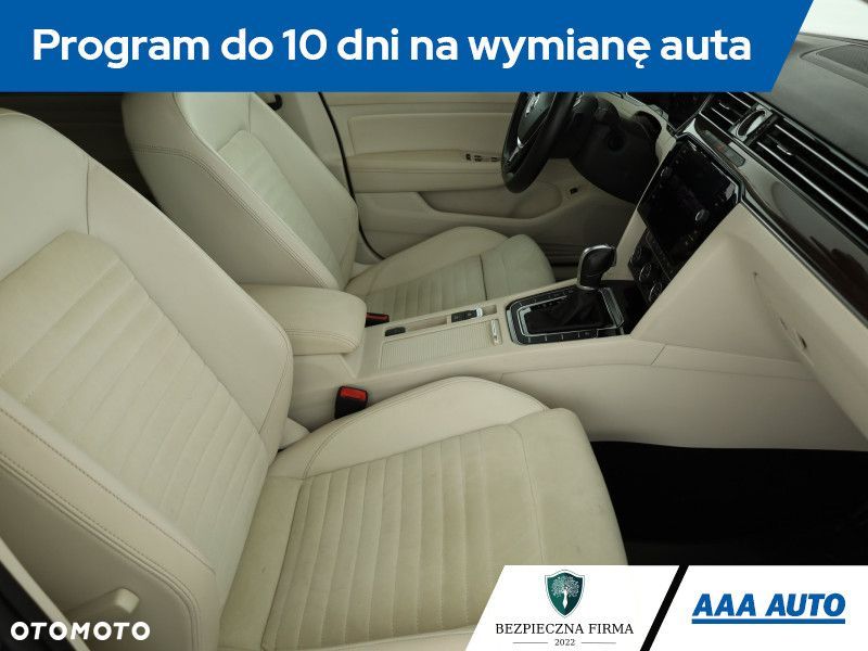 Volkswagen Passat - 8