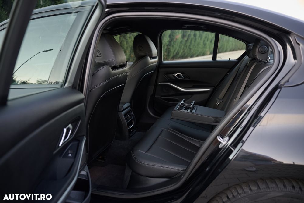 BMW Seria 3 320d Aut. M Sport - 34