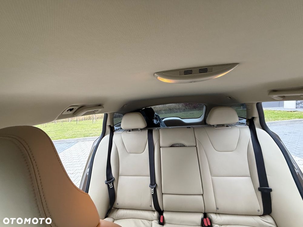 Volvo V60 Cross Country T5 AWD Summum - 14