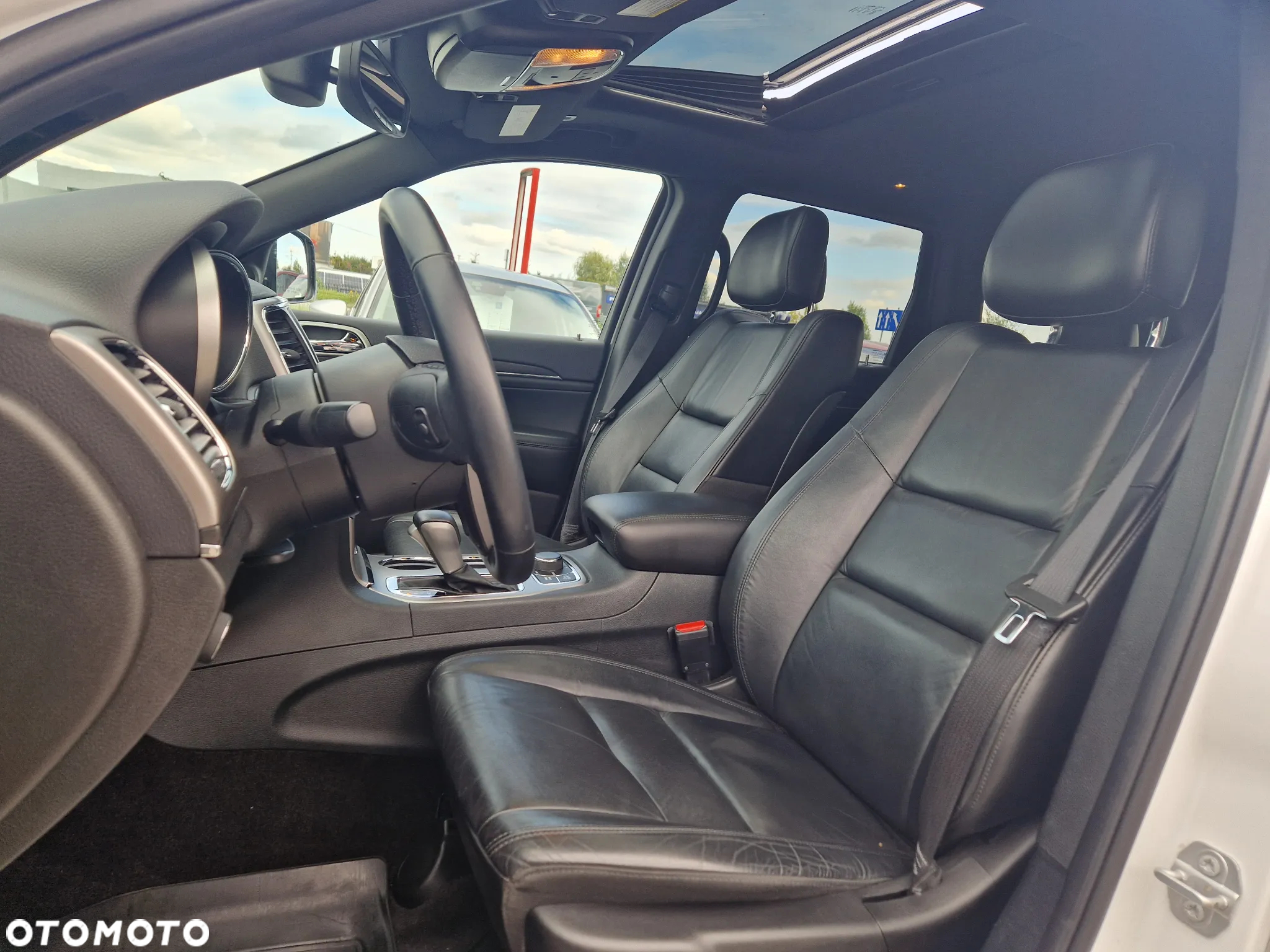 Jeep Grand Cherokee - 14