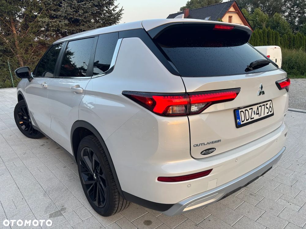 Mitsubishi Outlander - 11