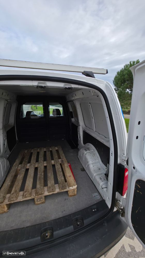 VW Caddy Maxi - 11