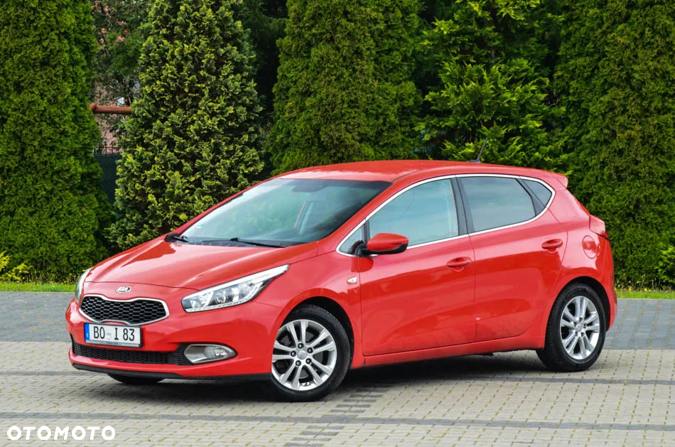 Kia Ceed 1.6 CRDi 128 Fifa World Cup Edition - 4
