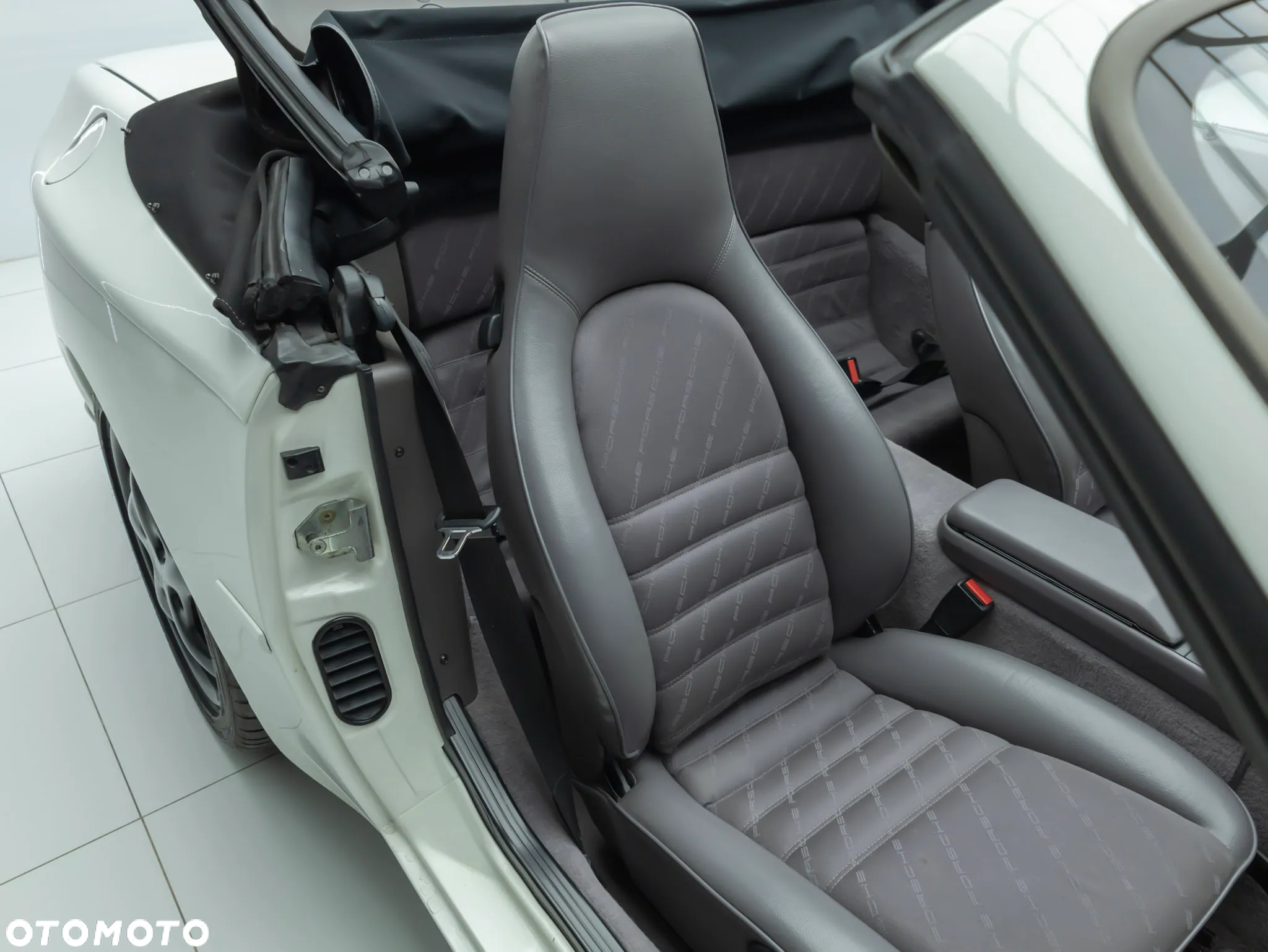 Porsche 944 3.0 S2 Cabriolet - 32