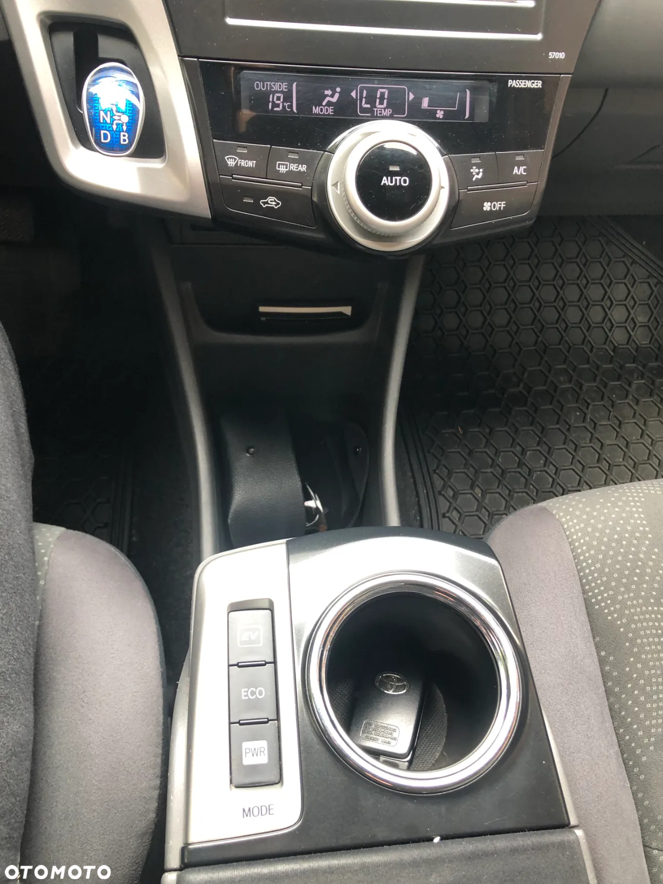 Toyota Prius+ (Hybrid) Comfort - 27