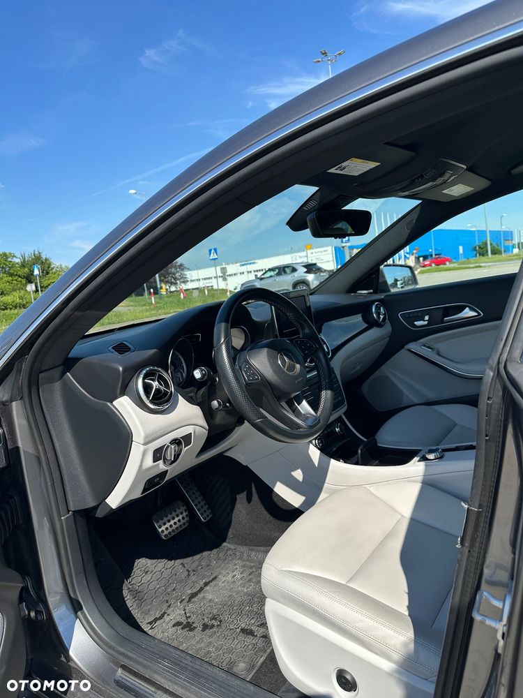 Mercedes-Benz CLA 250 7G-DCT - 14