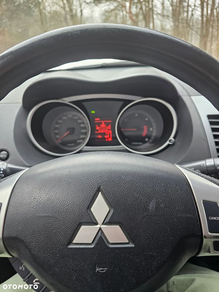 Mitsubishi Outlander 2.0 DID Intense + SE - 14