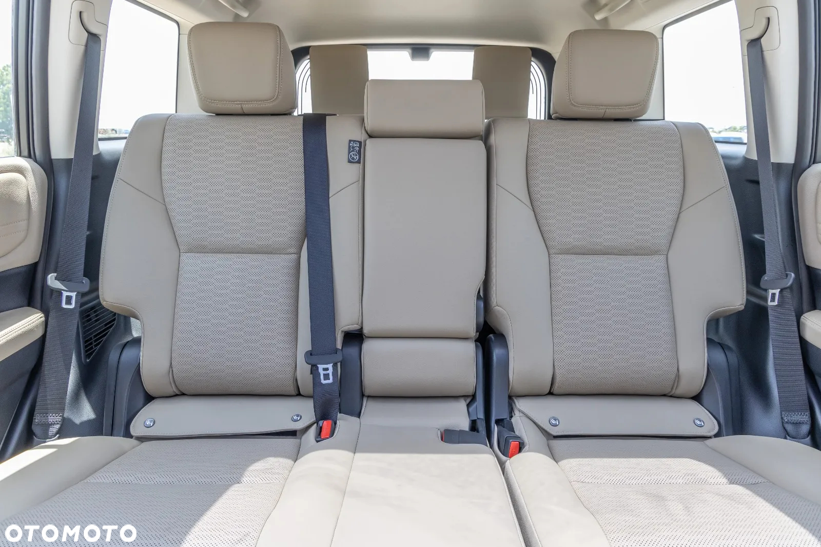 Toyota Land Cruiser - 36