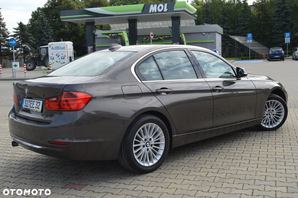 BMW Seria 3 318d Luxury Line - 2