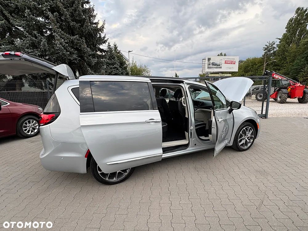 Chrysler Pacifica - 12