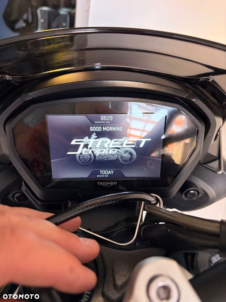 Triumph Street Triple - 12