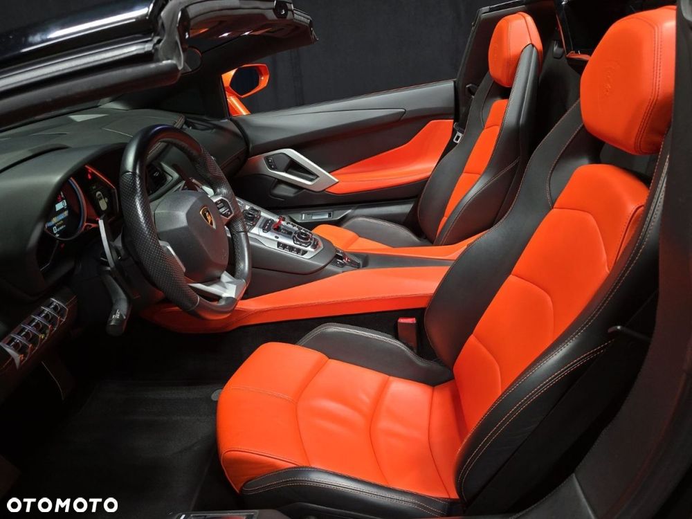 Lamborghini Aventador - 8
