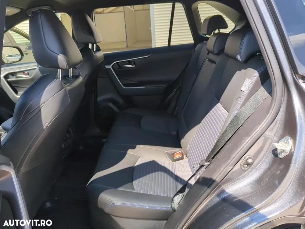 Toyota RAV4 - 5