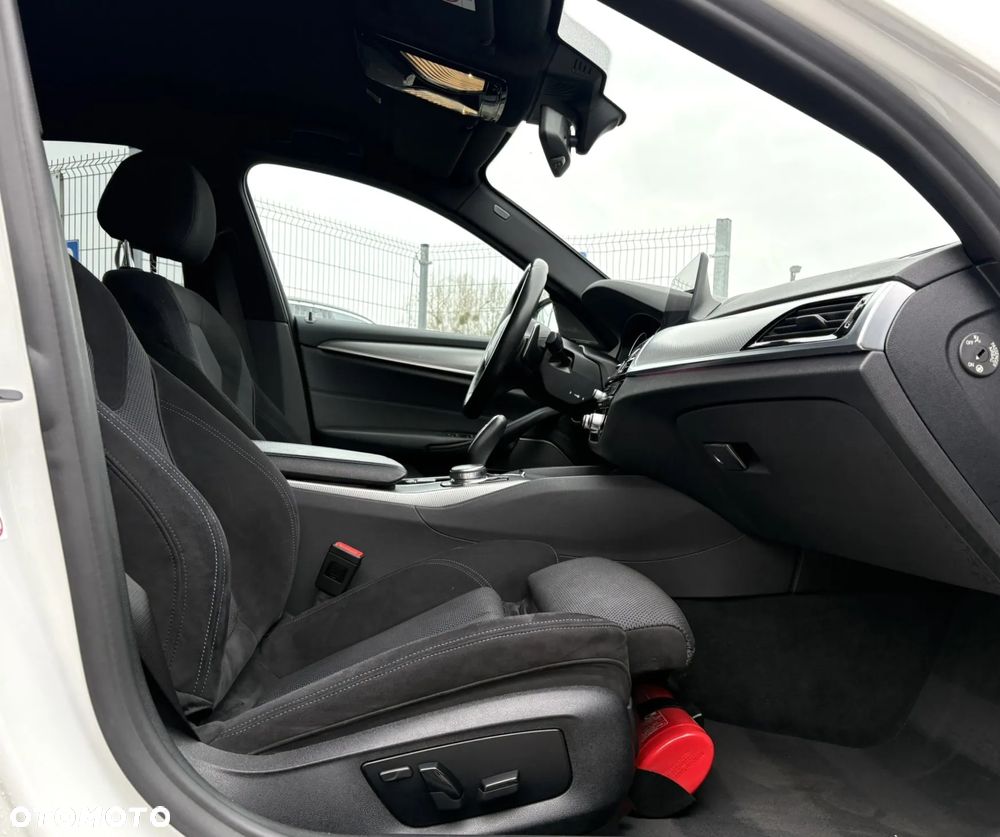 BMW Seria 5 530d xDrive M Sport sport - 31