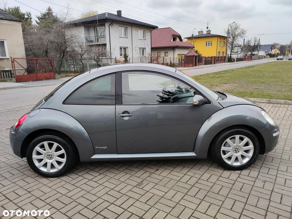 Volkswagen New Beetle - 7