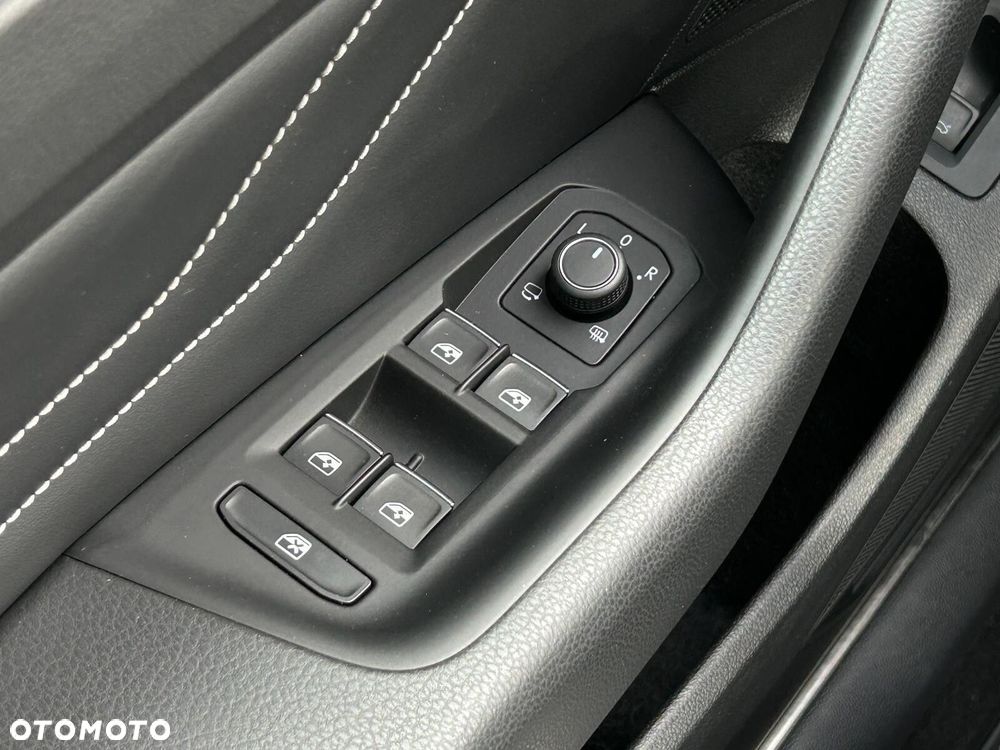 Volkswagen Passat Variant 2.0 TDI EVO Elegance DSG - 21