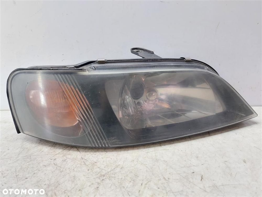 Reflektor lampa przód PRAWA Mitsubishi Space Star HELLA 1998-2005R - 1