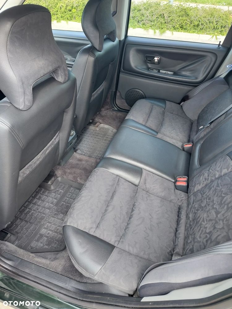 Volvo V70 2.4 - 32