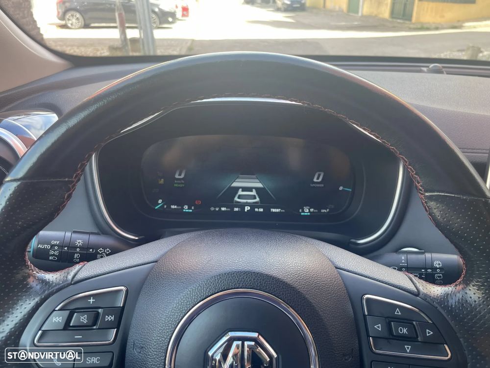 MG EHS Luxury - 22