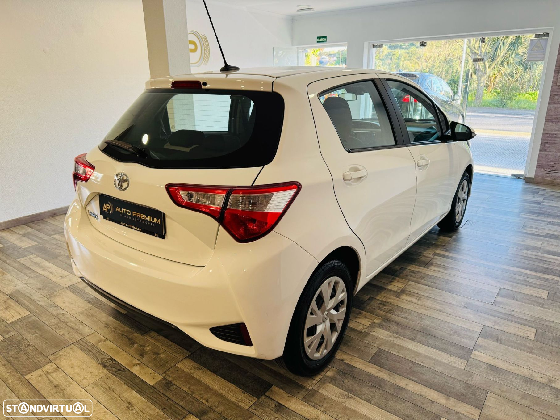 Toyota Yaris 1.0 VVT-i Comfort Plus - 4