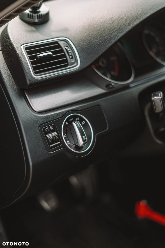 Volkswagen Passat 1.6 TDI Comfortline - 13