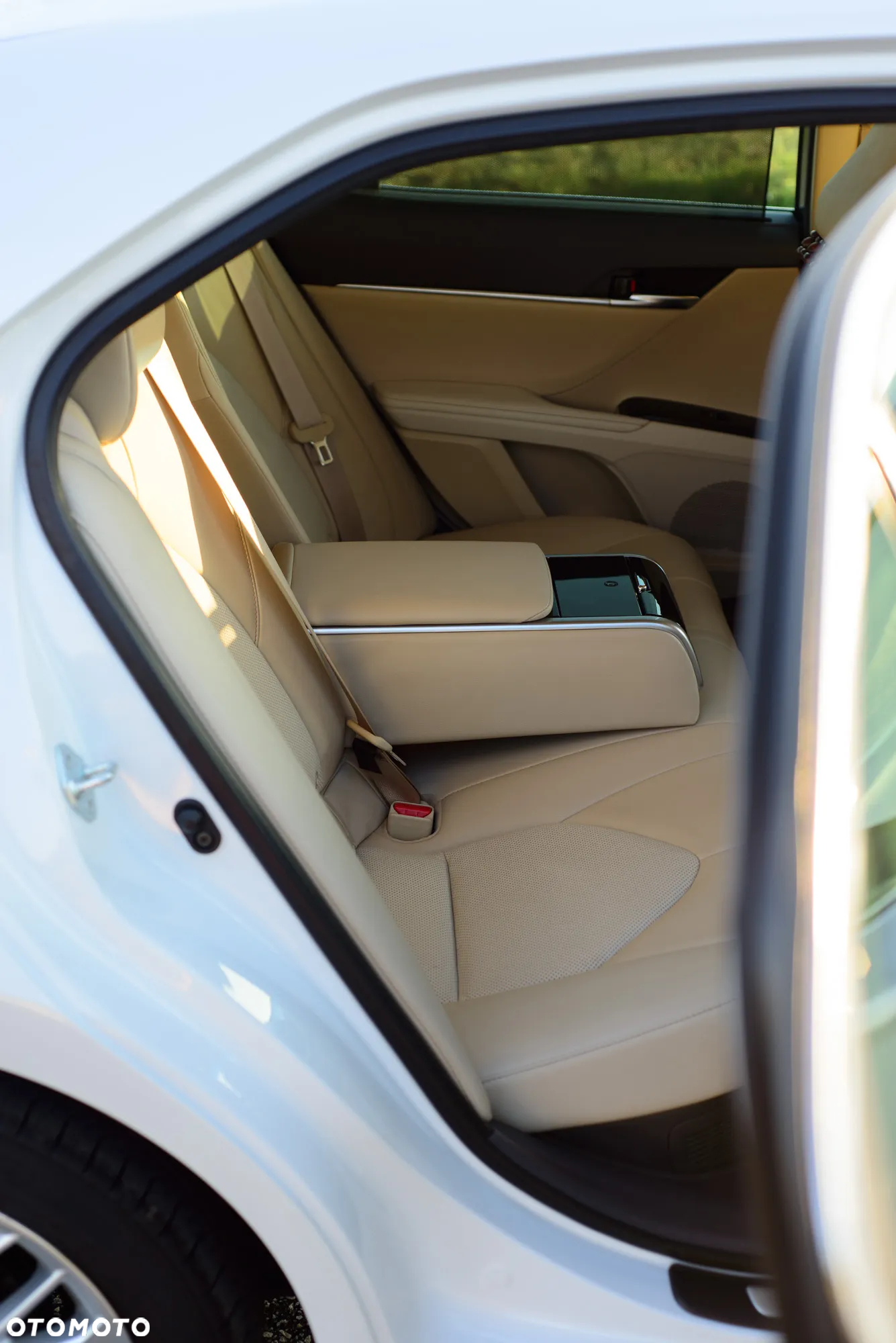 Toyota Camry 2.5 Hybrid Executive CVT - 26