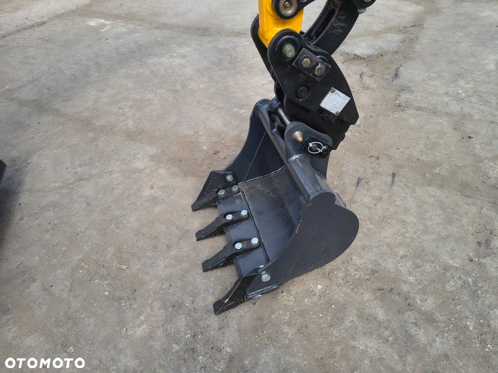 JCB 8018 - 17