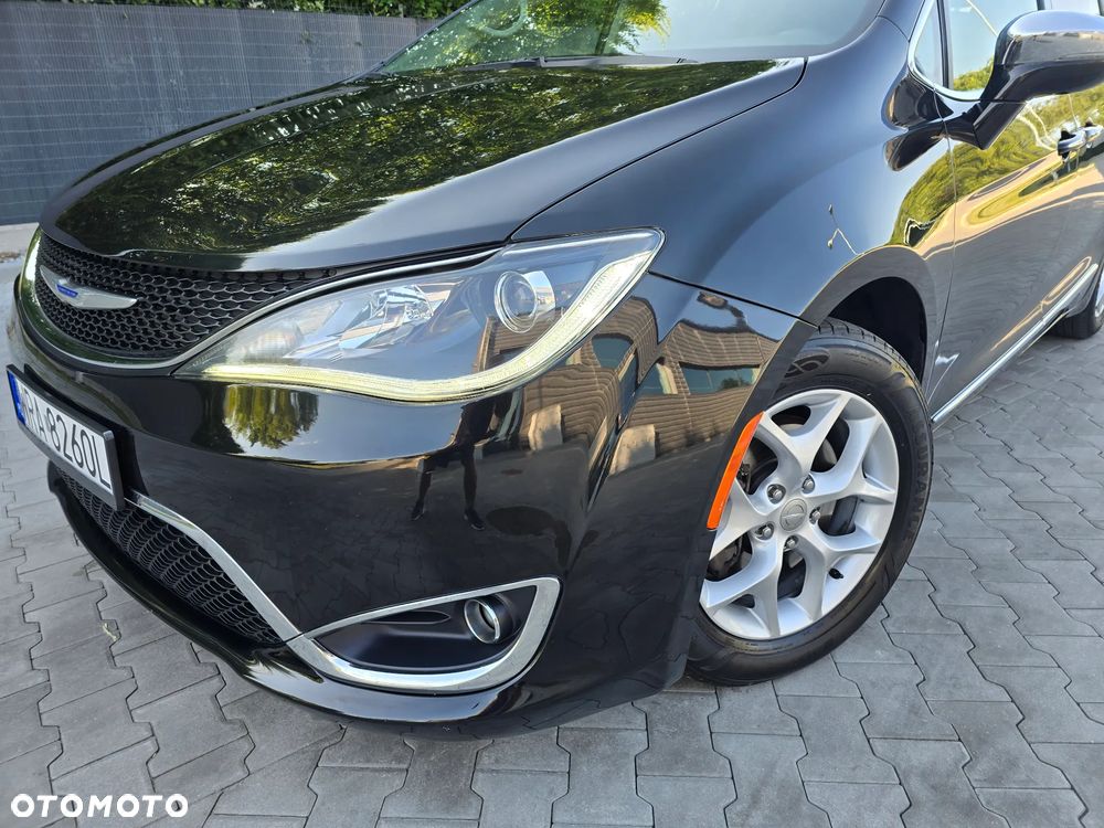 Chrysler Pacifica - 11