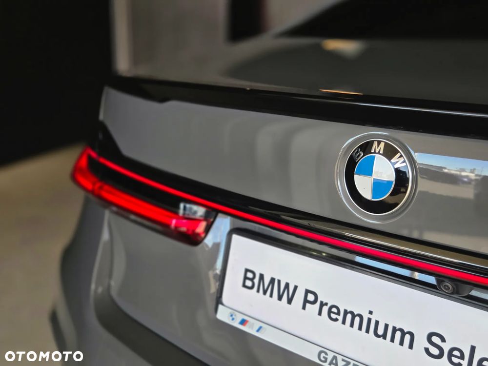 BMW Seria 7 750i xDrive sport - 27