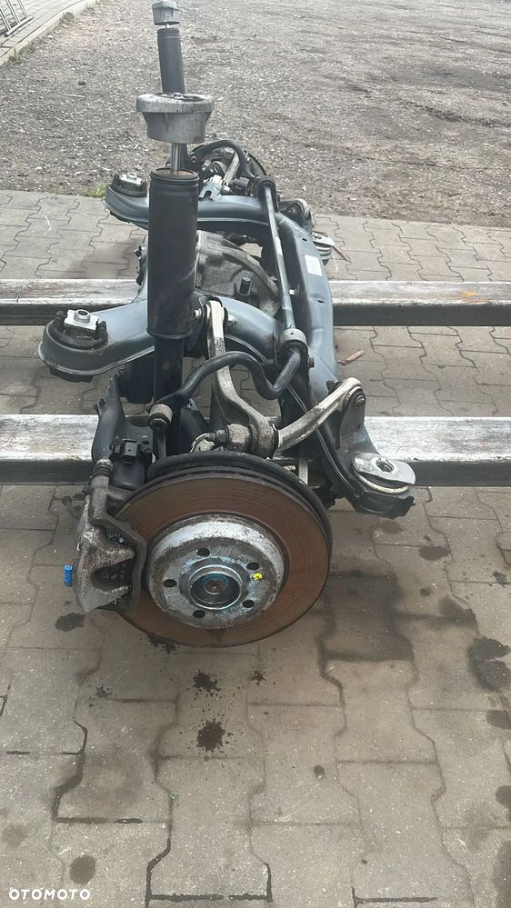 BELKA OŚ ZAWIESZENIA TYŁ MERCEDES W213 - 4