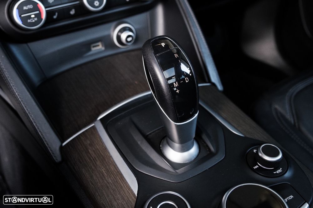 Alfa Romeo Stelvio 2.2 D Veloce Ti Q4 AT8 - 35