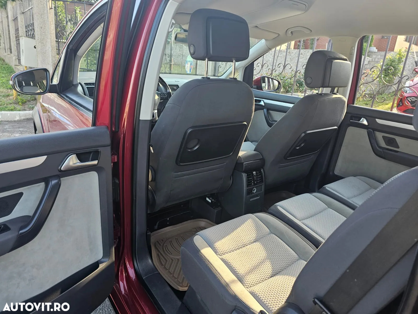 Volkswagen Touran 2.0 TDI DSG Highline - 9