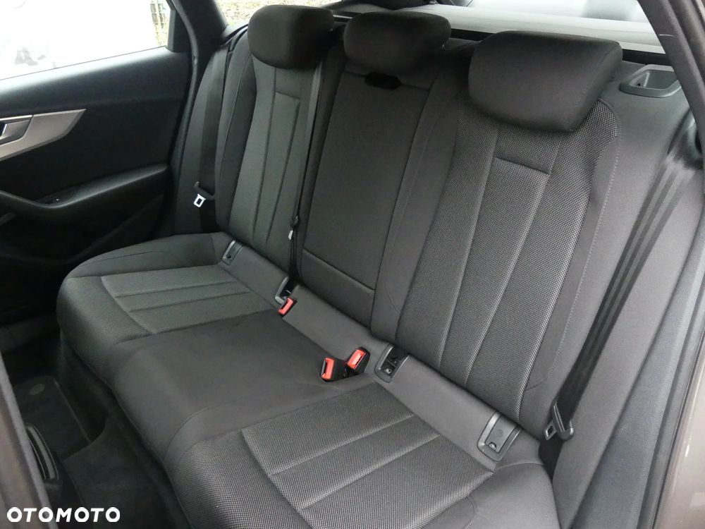 Audi A4 Avant 2.0 TDI - 15