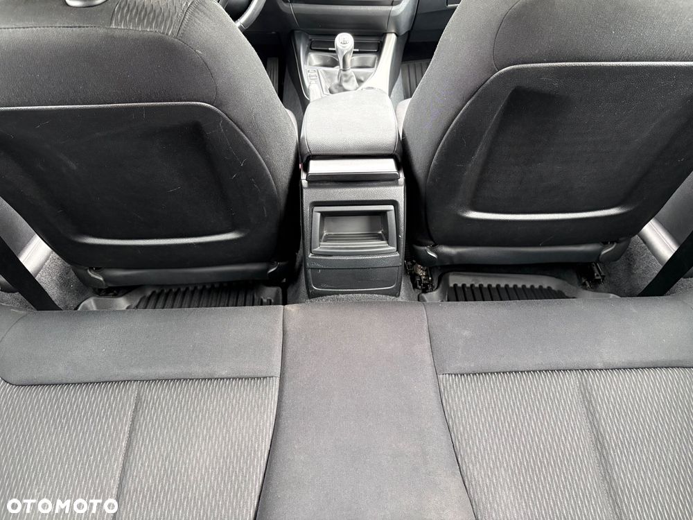 BMW Seria 1 116d DPF - 9
