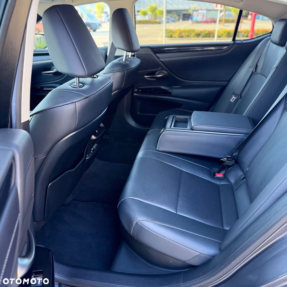 Lexus ES 300h Business Edition - 16