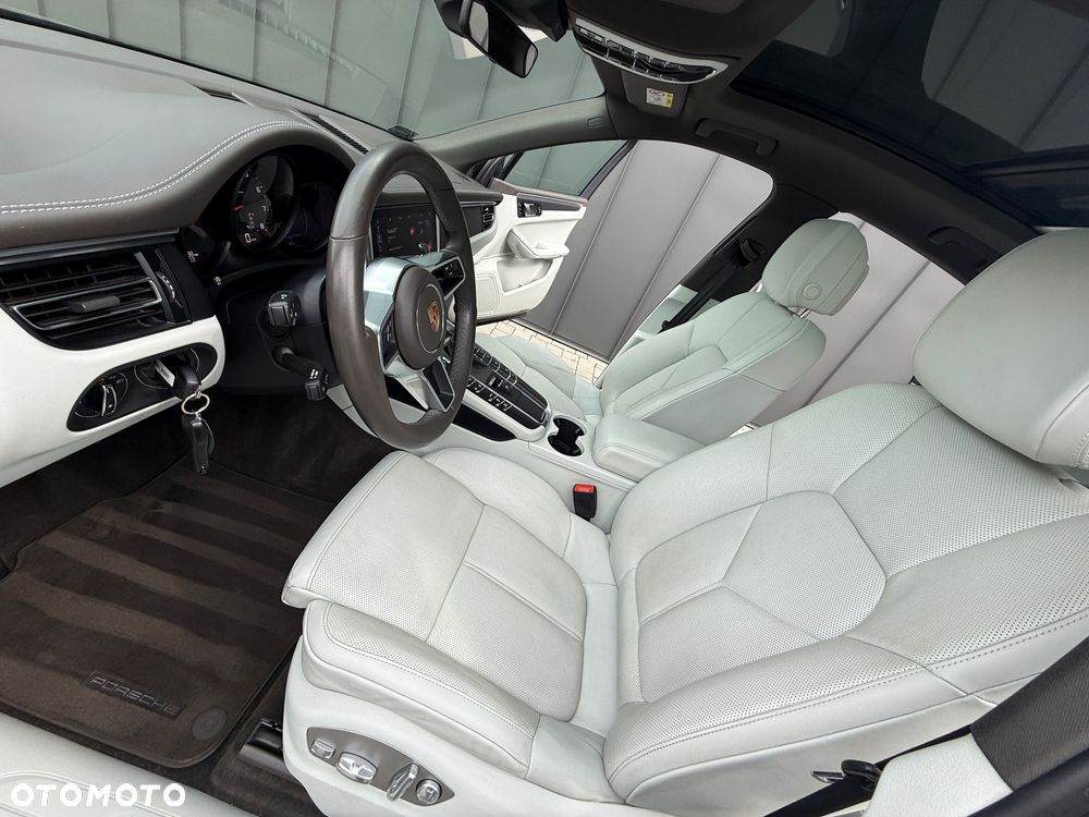 Porsche Macan - 34