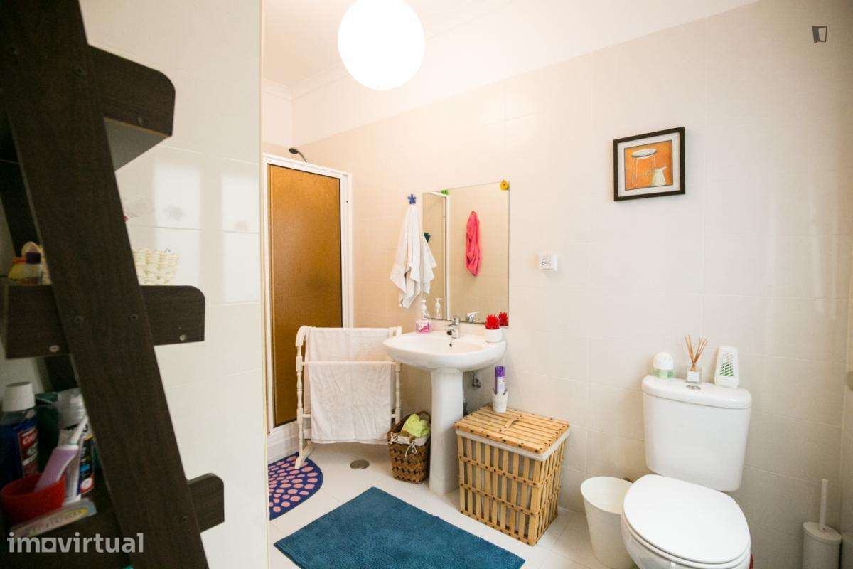 Quarto - localizado em Campolide Lisbon - Grande imagem: 4/24