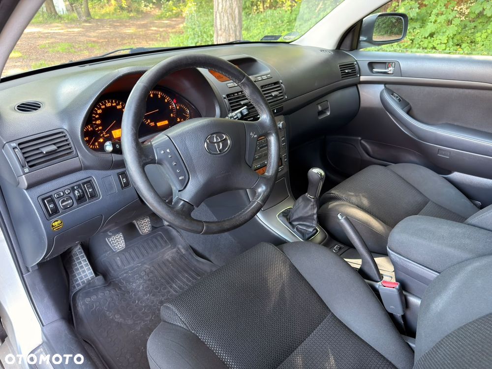 Toyota Avensis - 11