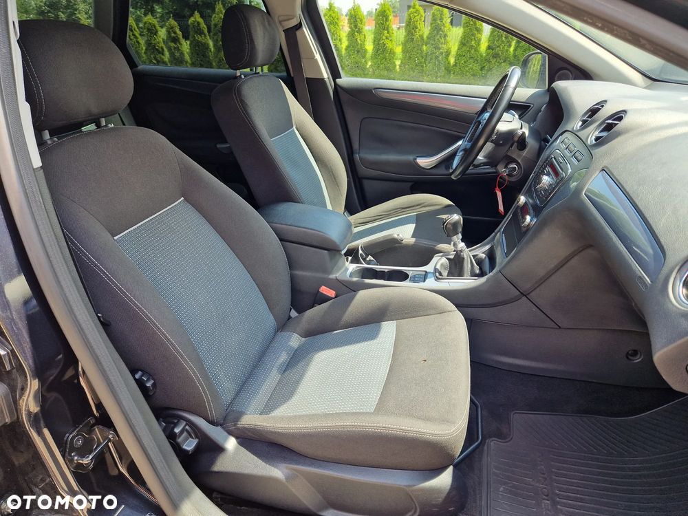 Ford Mondeo 2.0 TDCi Gold X - 18