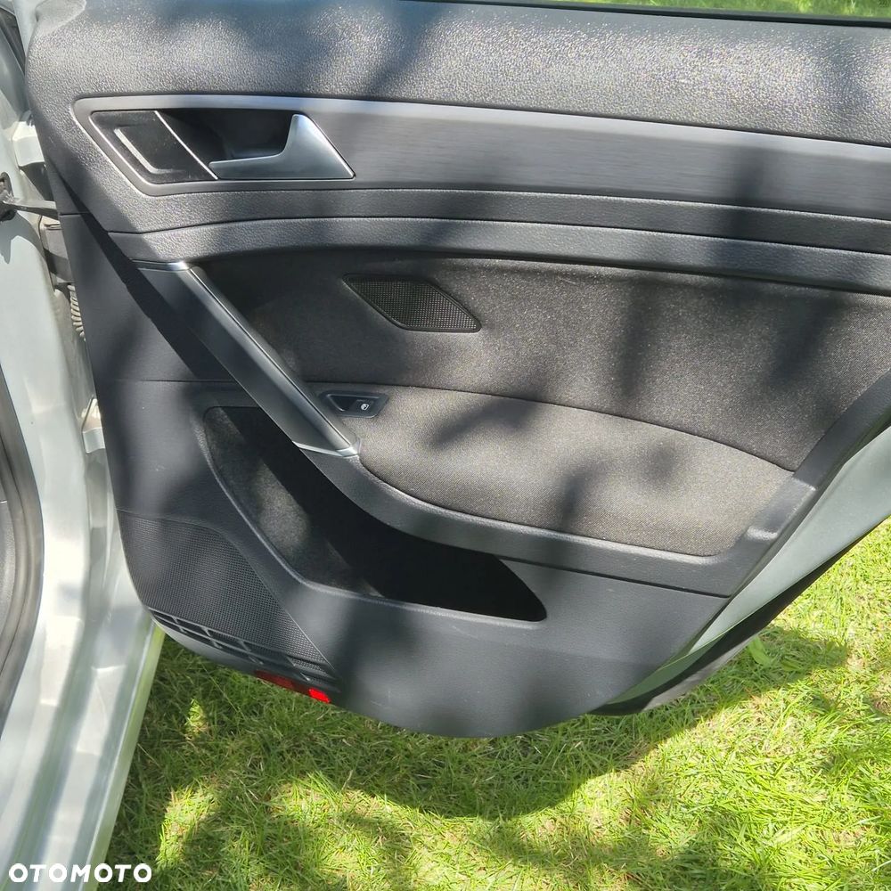 Volkswagen Golf - 11