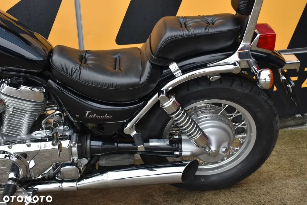 Suzuki Intruder - 11