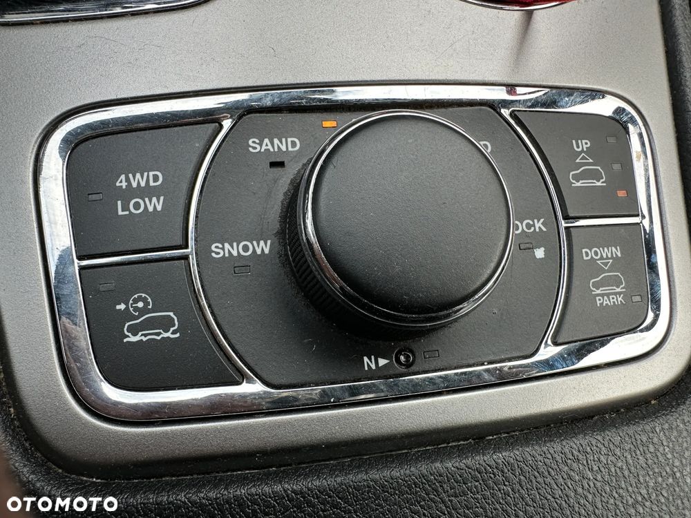 Jeep Grand Cherokee 5.7 V8 HEMI 4WD Automatik S - 25
