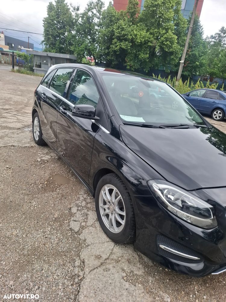 Mercedes-Benz EQB - 9