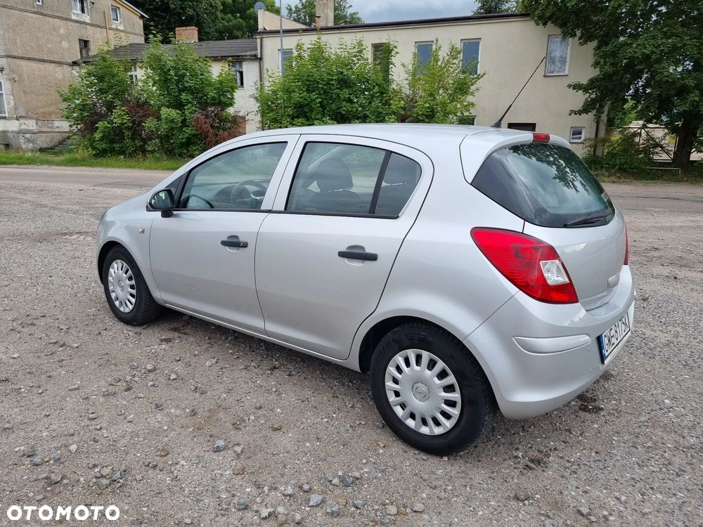 Opel Corsa 1.2 16V Essentia - 4