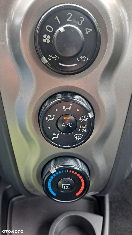 Toyota Yaris 1.0 VVT-i - 18