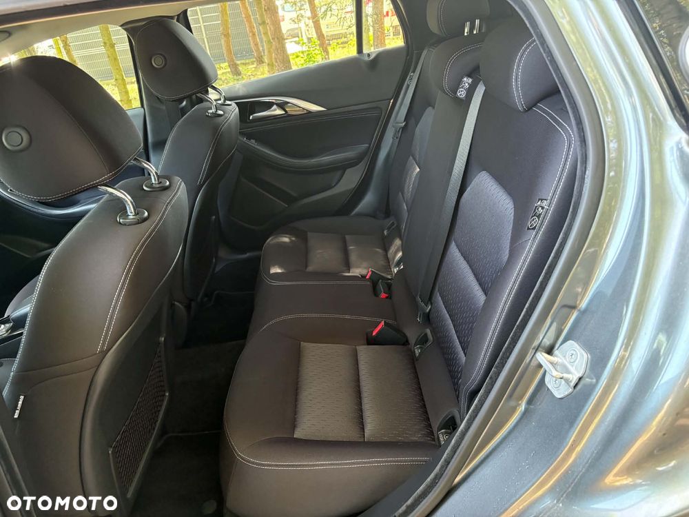 Infiniti Q30 - 17