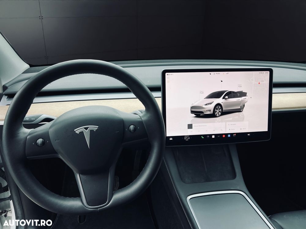 Tesla Model Y - 11
