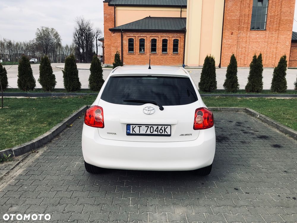 Toyota Auris 1.6 VVT-i Terra - 6