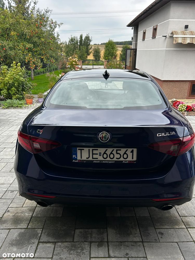 Alfa Romeo Giulia 2.0 Turbo 16V AT8-Q4 Ti - 12